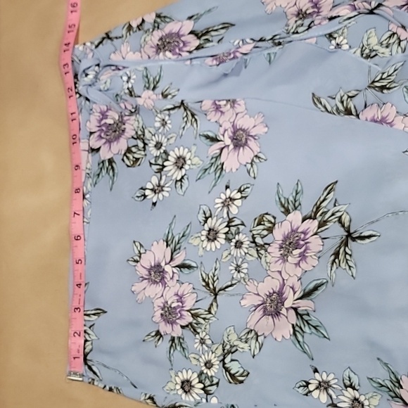 Charlotte Russe Size M Wedgewood Blue with Floral Pattern Wrap Skirt Gently Used - Picture 4 of 8